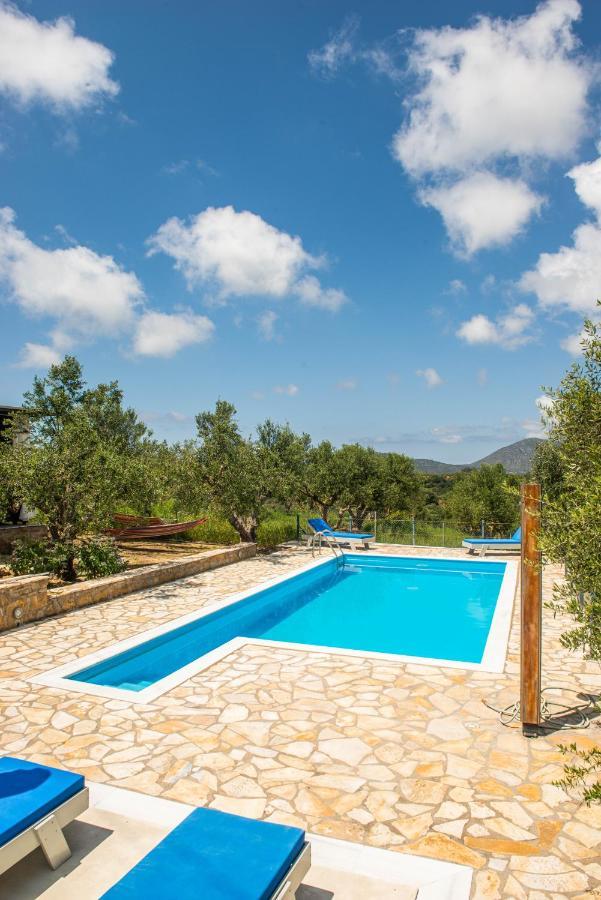 Hakuna Matata Holidays Wooden Lodge With Airco & Pool In Greek Olive Grove Methoni  Exterior photo
