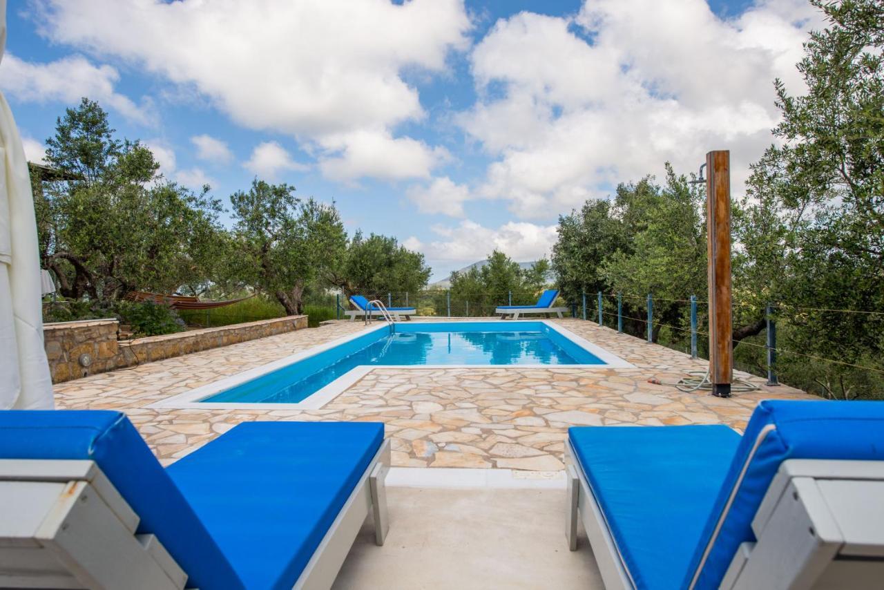 Hakuna Matata Holidays Wooden Lodge With Airco & Pool In Greek Olive Grove Methoni  Exterior photo
