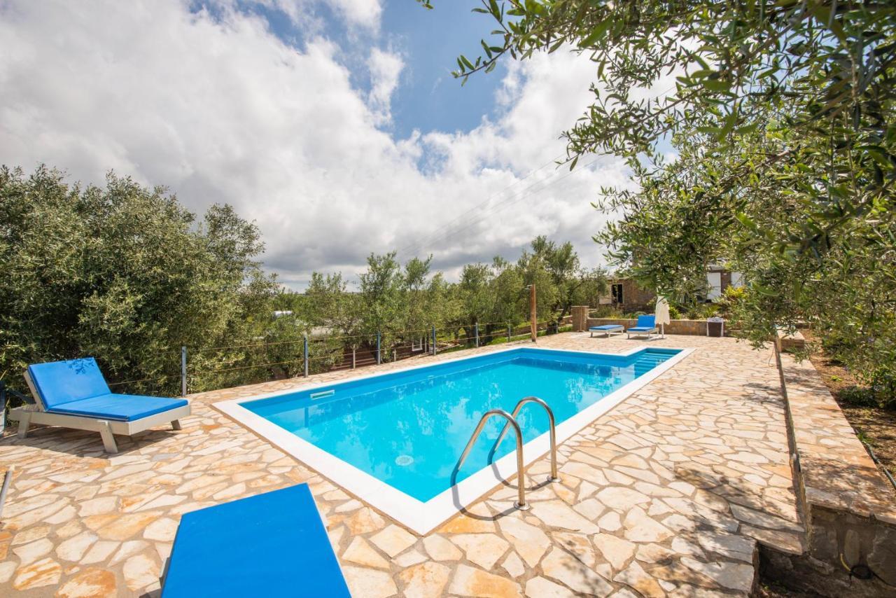 Hakuna Matata Holidays Wooden Lodge With Airco & Pool In Greek Olive Grove Methoni  Exterior photo