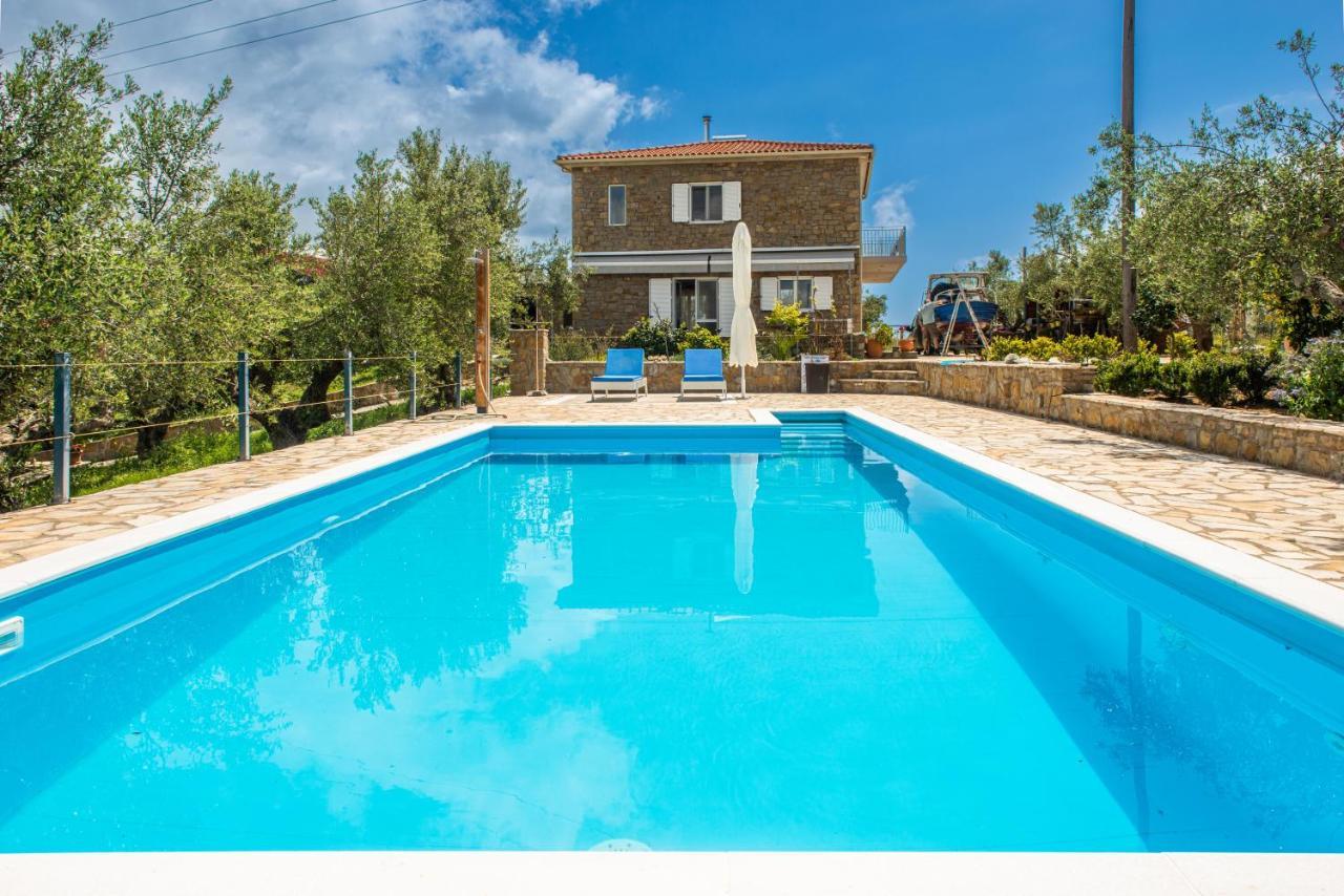 Hakuna Matata Holidays Wooden Lodge With Airco & Pool In Greek Olive Grove Methoni  Exterior photo